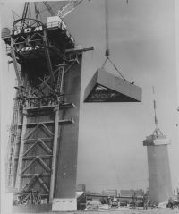 image of the Missouri arch being built